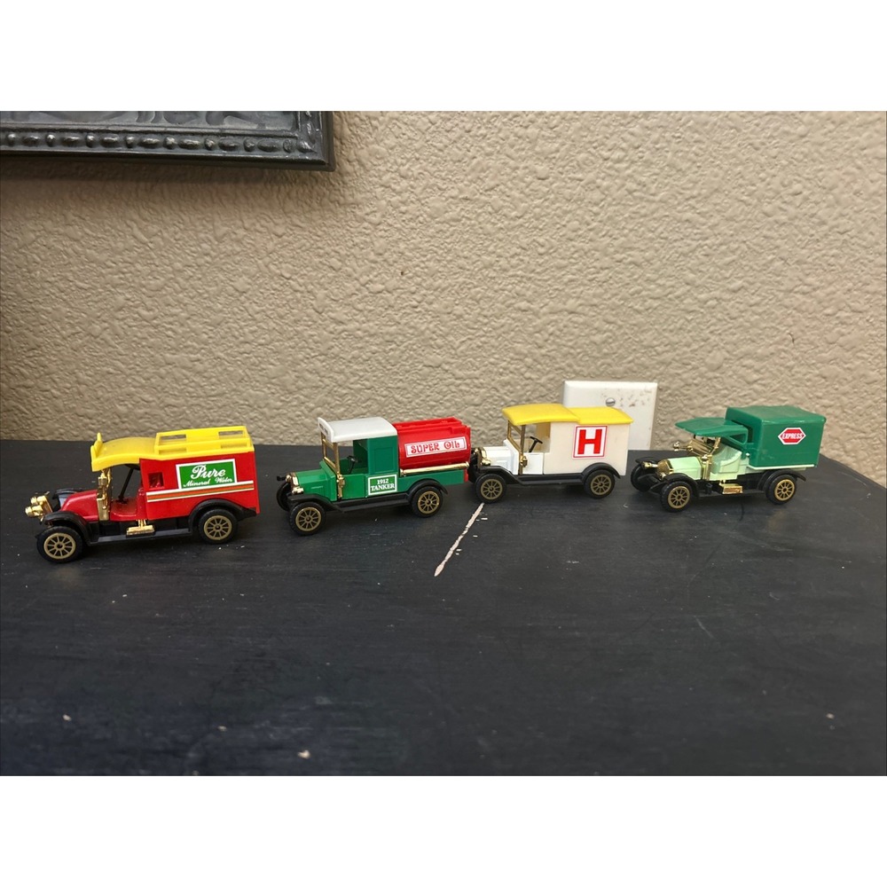 Vintage Collectible Readers Digest Collectors Set of Classic Trucks Set‎ of 4